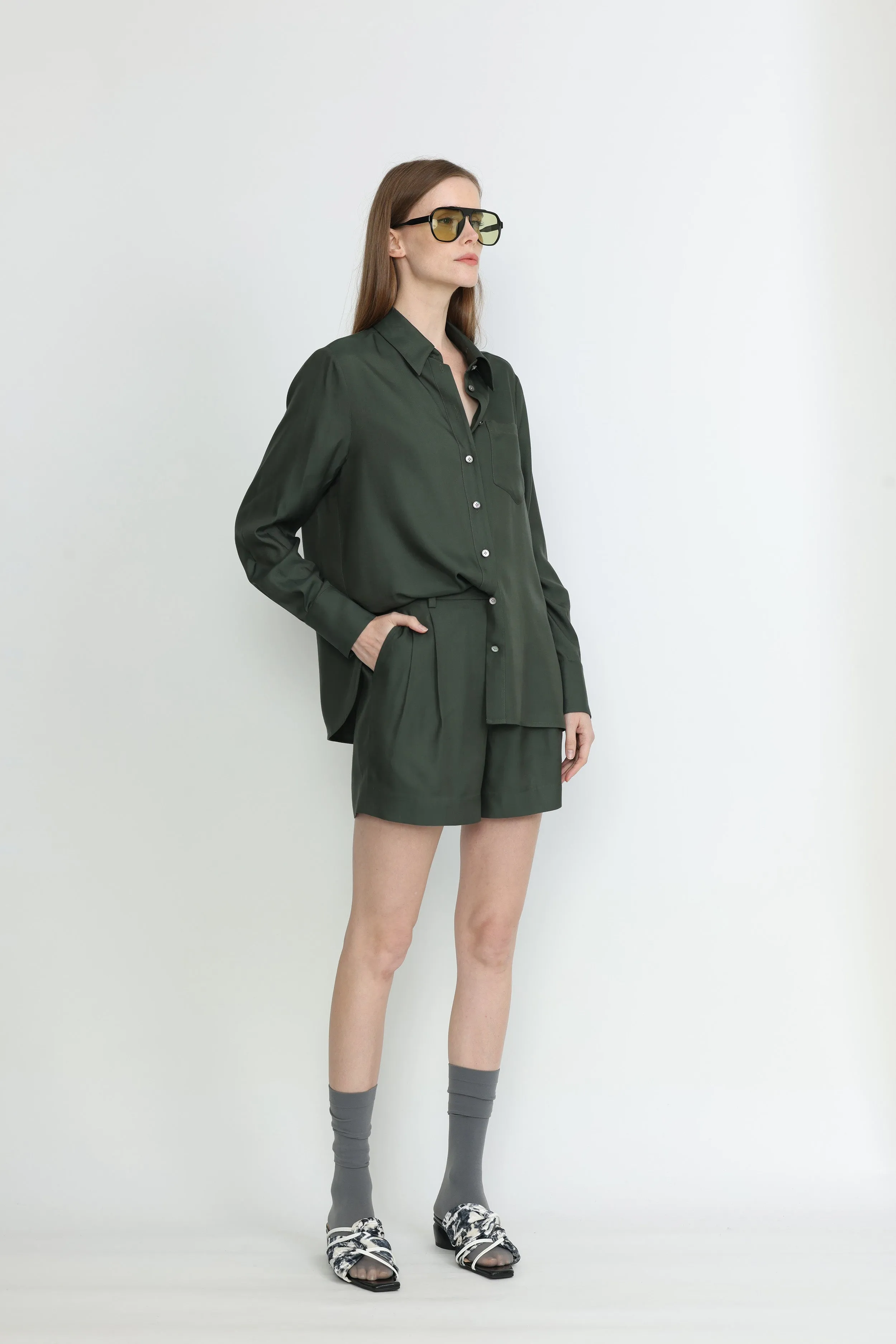 Biel Shorts - Silk pleated shorts in petrol green