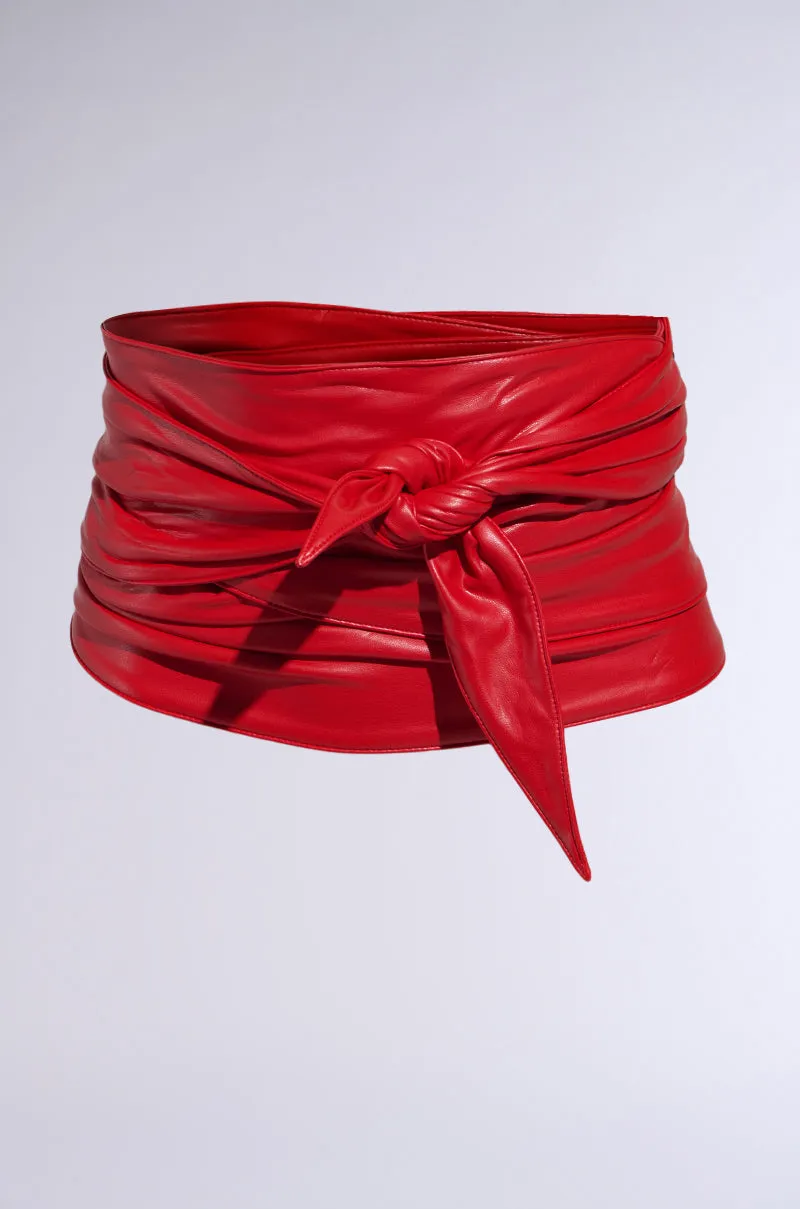 ESSENTIAL WRAP AROUND PU BELT IN RED