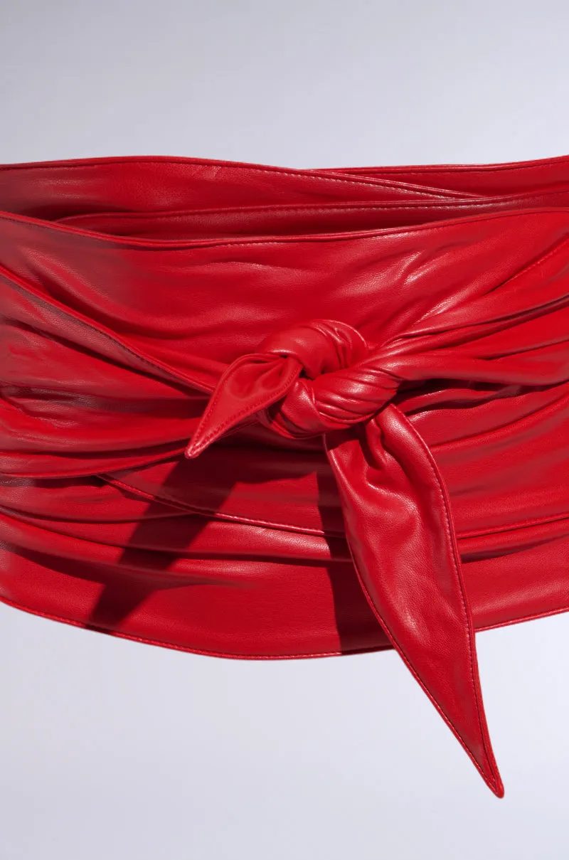 ESSENTIAL WRAP AROUND PU BELT IN RED