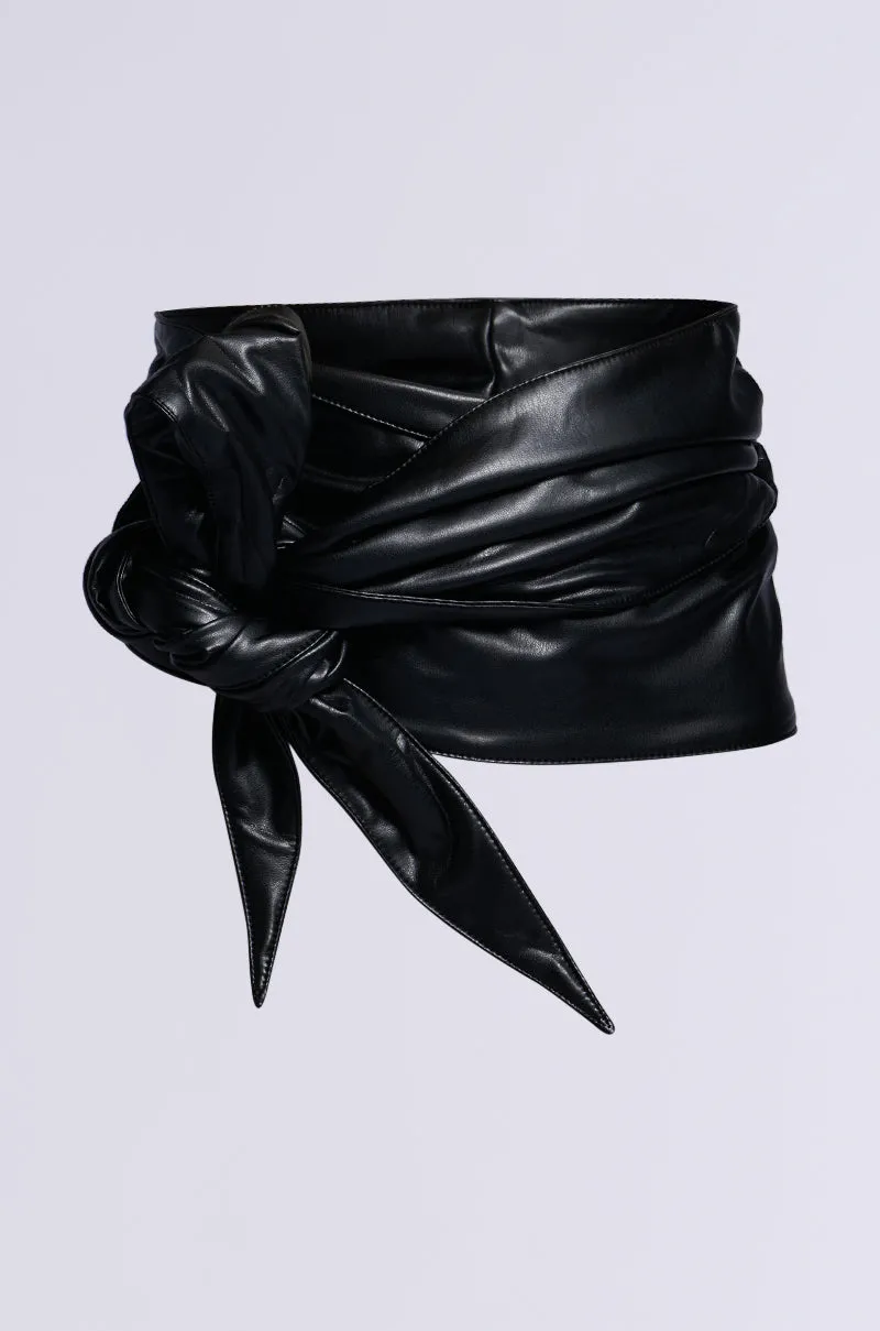ESSENTIAL WRAP AROUND TIE BLACK BELT