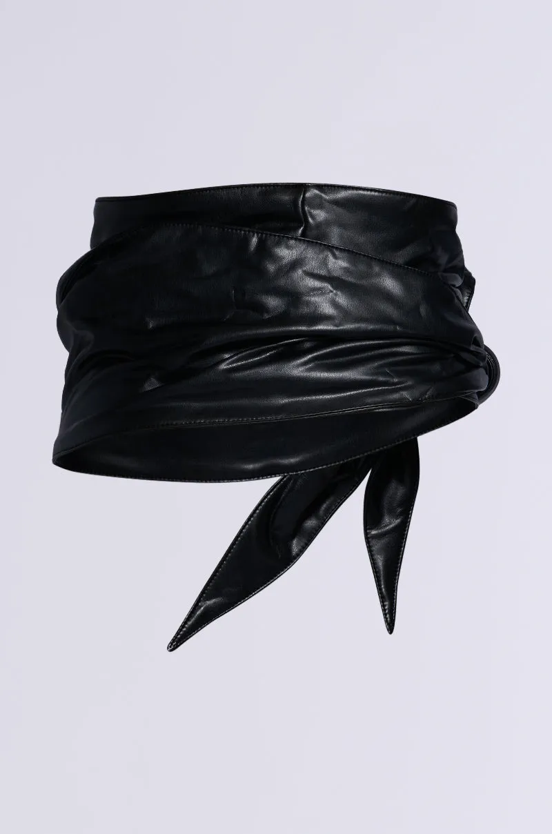 ESSENTIAL WRAP AROUND TIE BLACK BELT