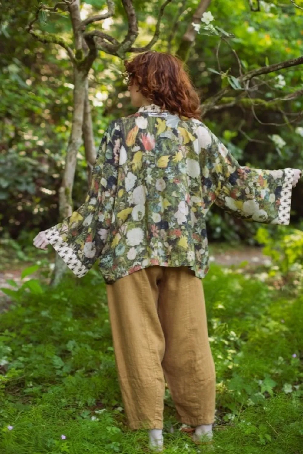 MARKET OF STARS I DREAM IN FLOWERS CROPPED KIMONO