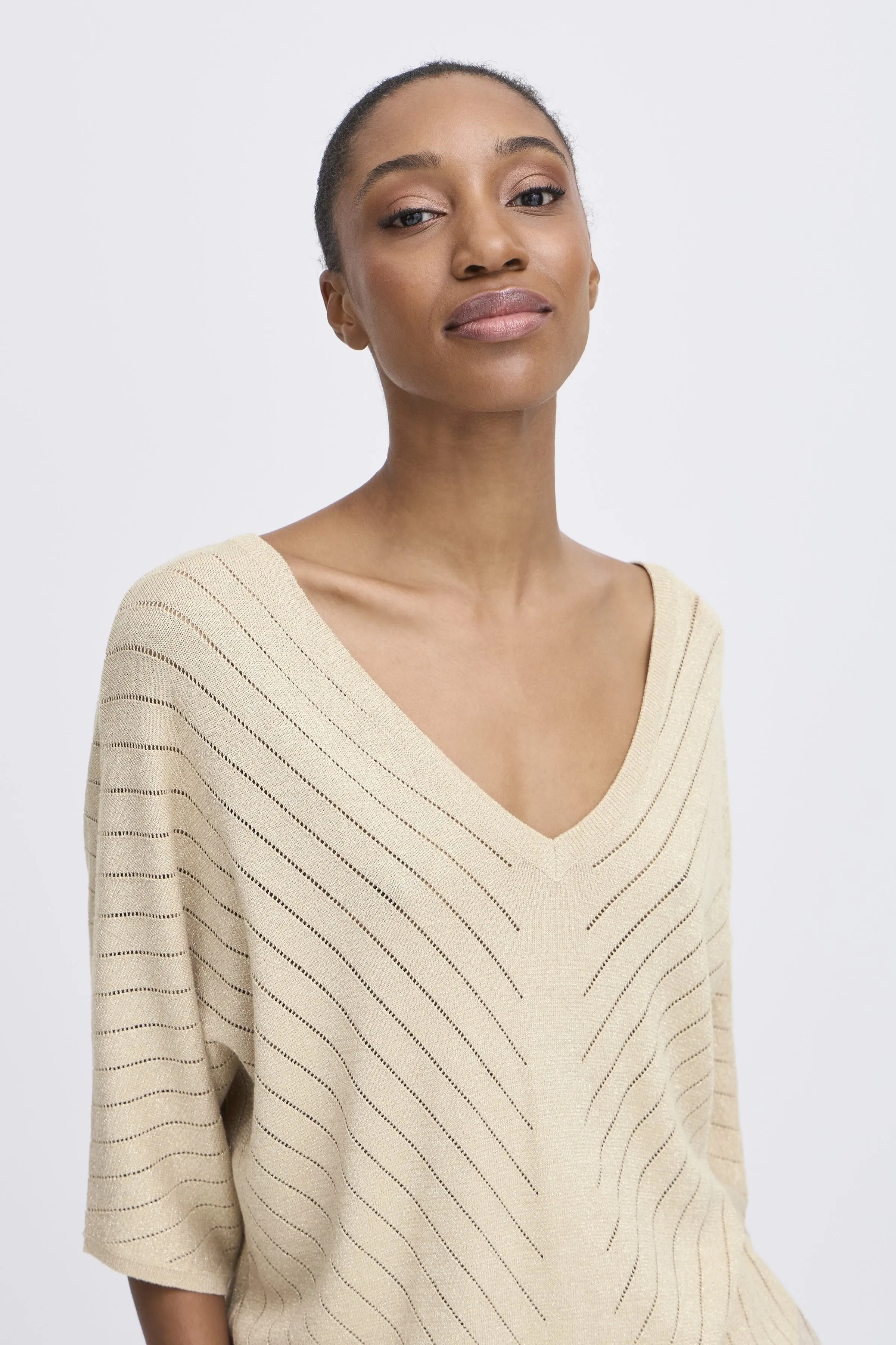 Mobbe V Neck Jumper | Frosted Almond