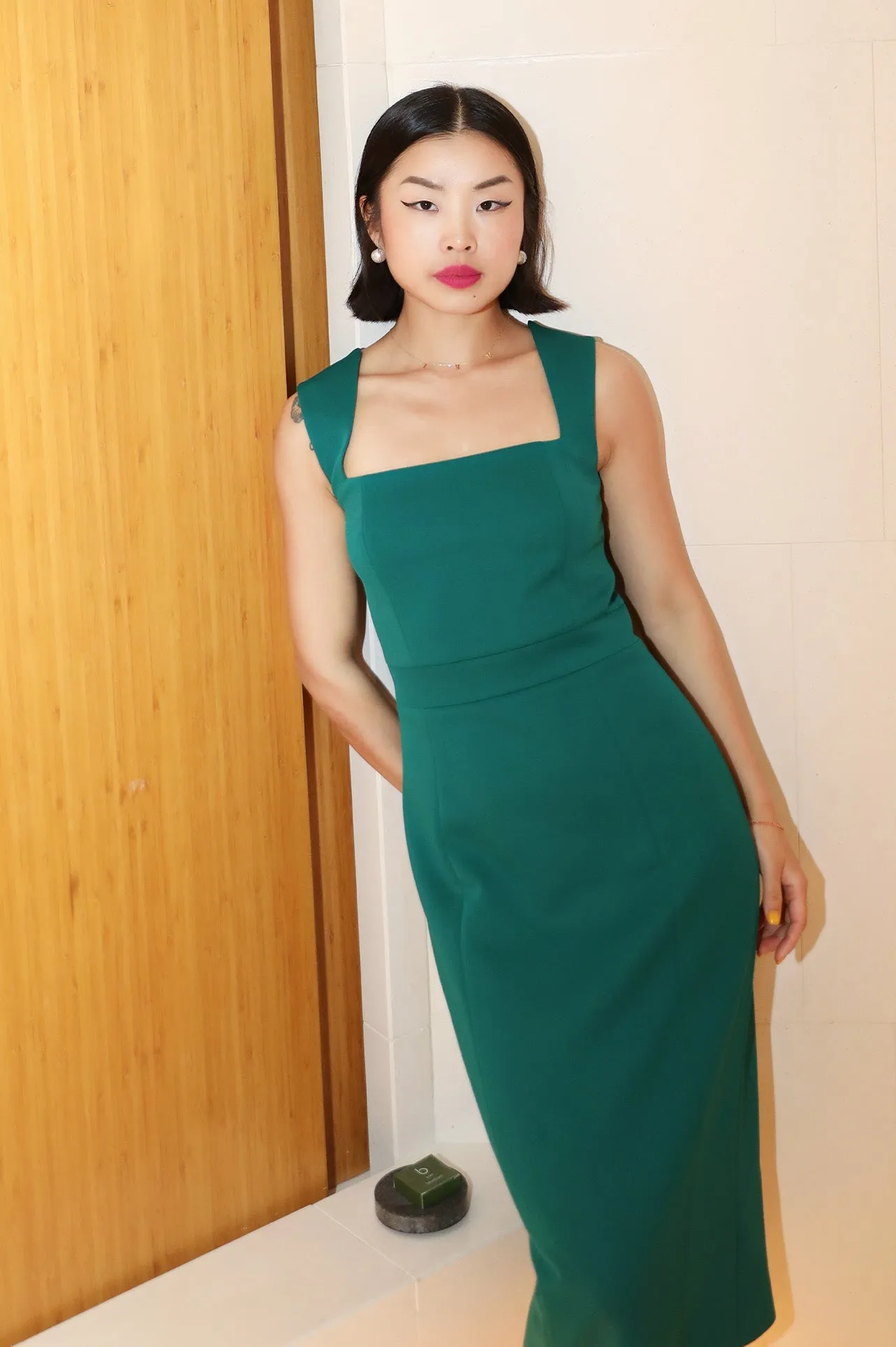 SQUARE NECKLINE IN DARK GREEN