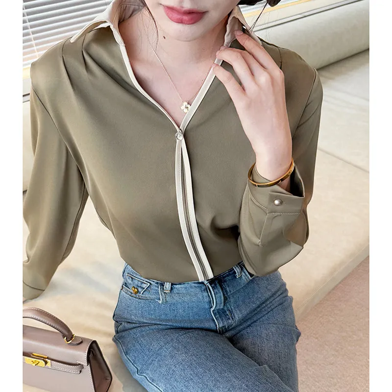 Stylish V-neck Blouse in Sleek Satin with a Timeless Appeal