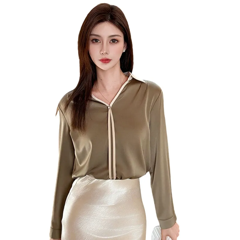Stylish V-neck Blouse in Sleek Satin with a Timeless Appeal
