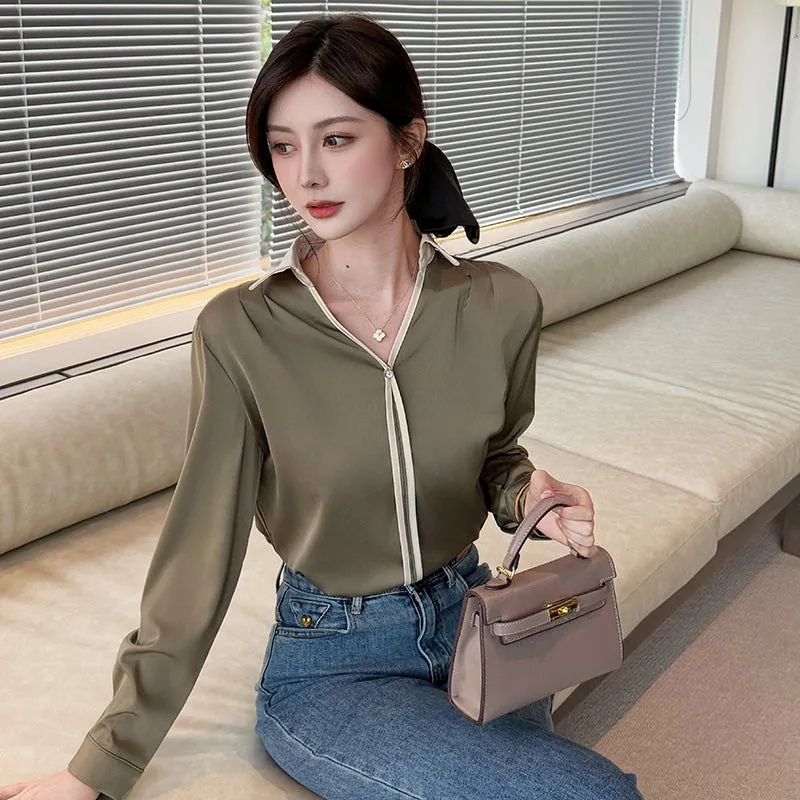 Stylish V-neck Blouse in Sleek Satin with a Timeless Appeal