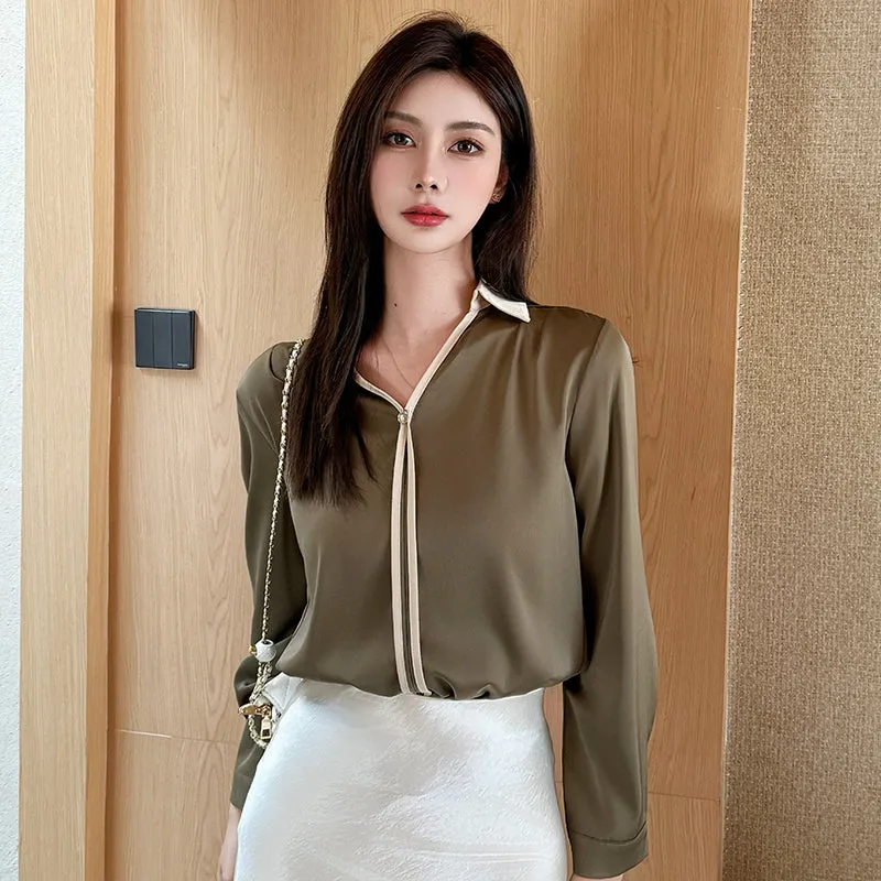 Stylish V-neck Blouse in Sleek Satin with a Timeless Appeal