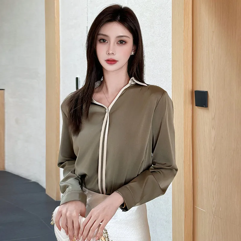 Stylish V-neck Blouse in Sleek Satin with a Timeless Appeal