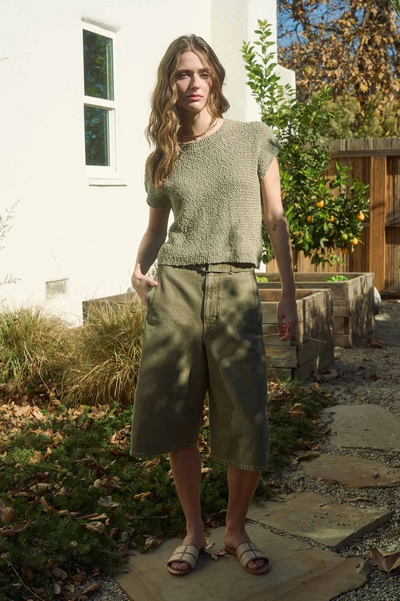 TEXTURED KNIT CREW NECK SHORT SLEEVE PULLOVER