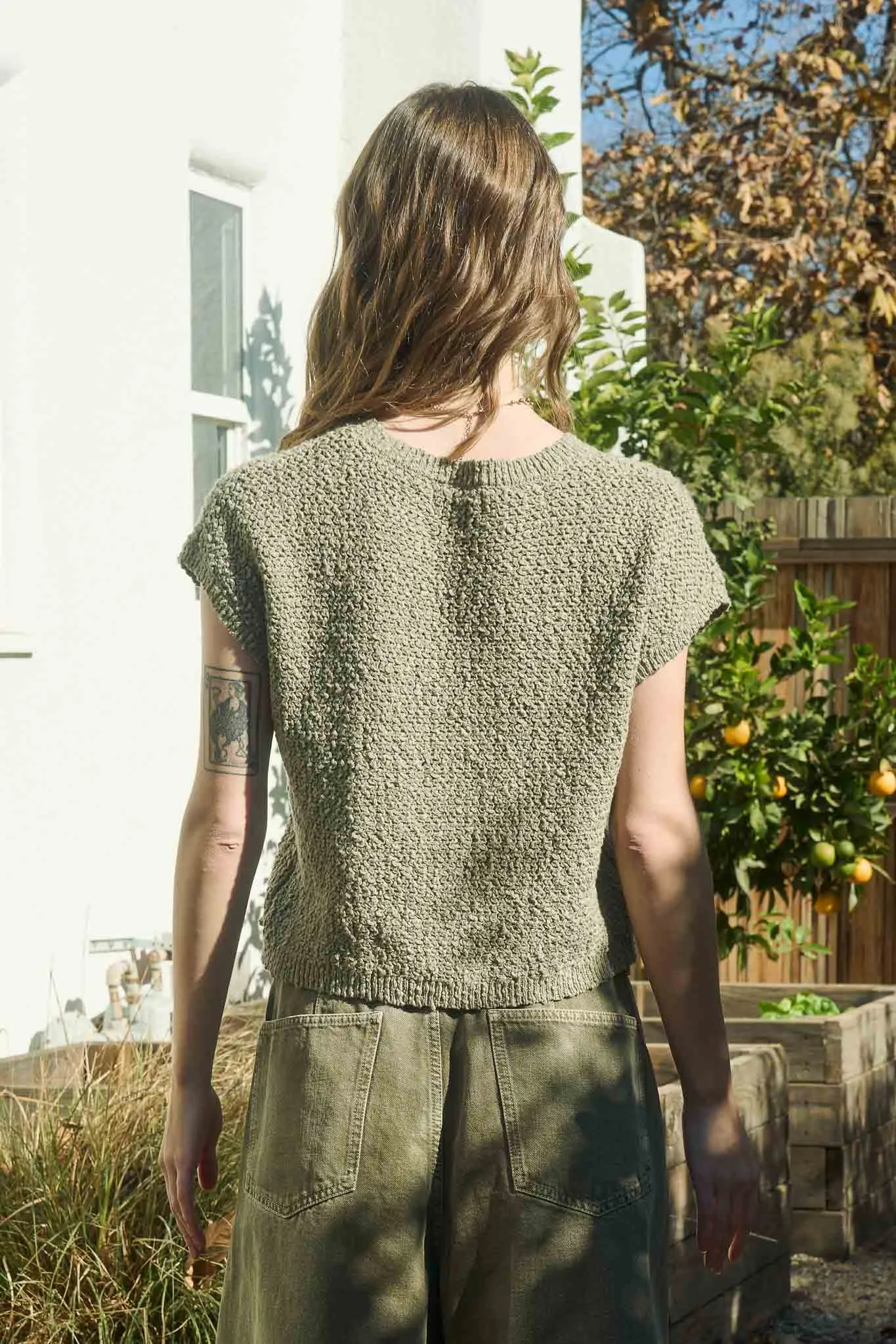 TEXTURED KNIT CREW NECK SHORT SLEEVE PULLOVER