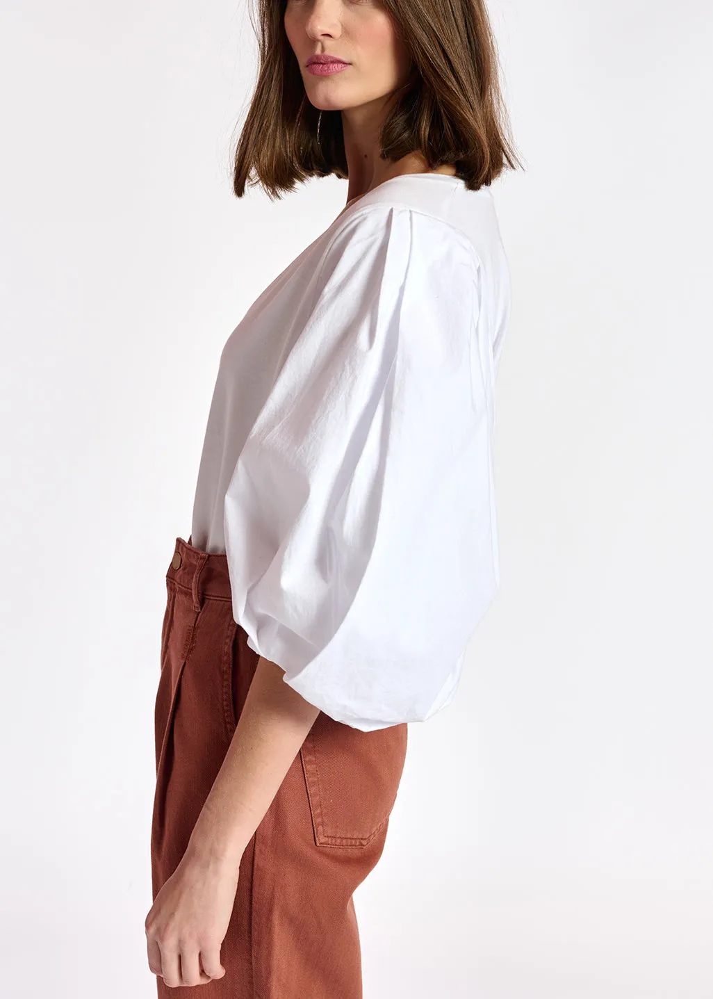 White jersey v-neck t-shirt with cotton-poplin sleeves