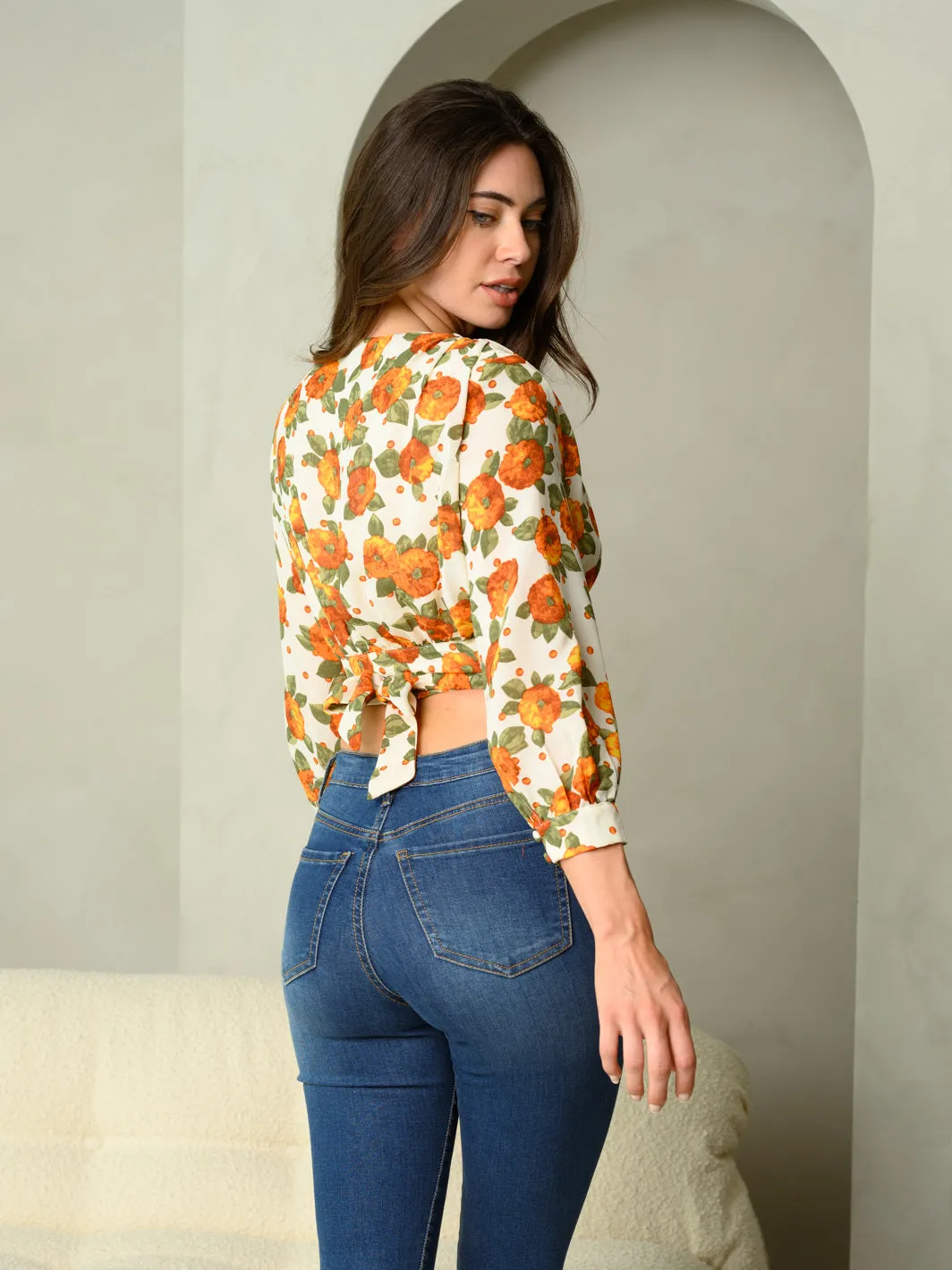 WOMEN'S 3/4 SLEEVE FLORAL V-NECK BACK TIE CROP TOP
