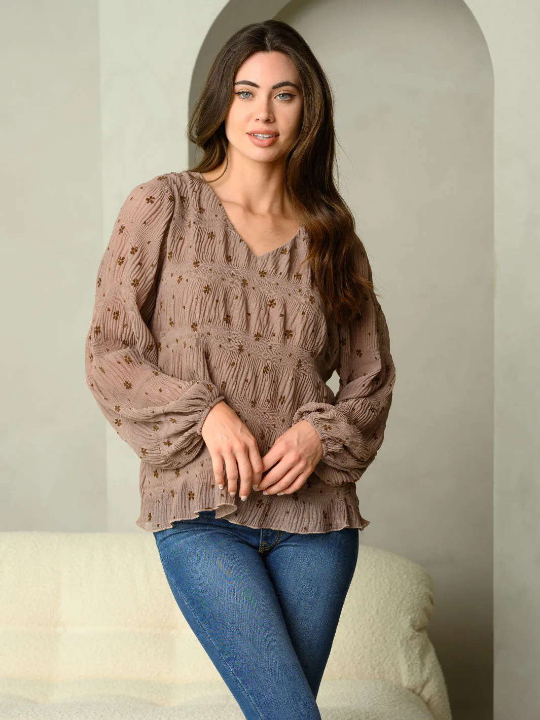 WOMEN'S DITSY FLORAL PRINT V-NECK CRINKLE PLEATING TOP