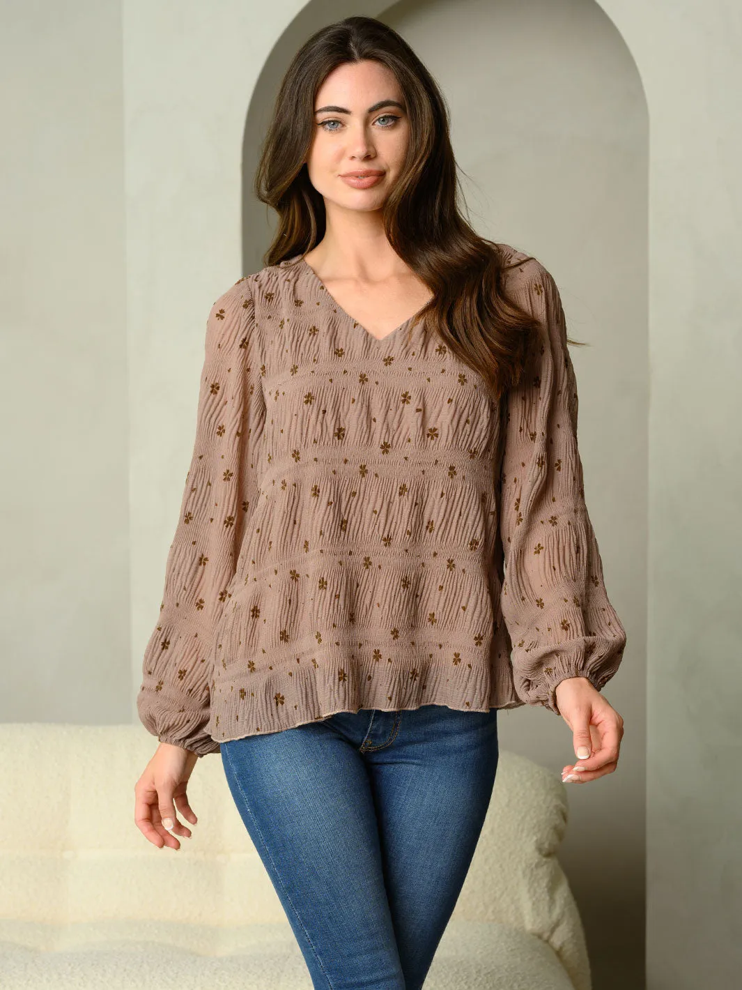 WOMEN'S DITSY FLORAL PRINT V-NECK CRINKLE PLEATING TOP