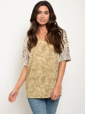 WOMEN'S V-NECK CONTRAST ANIMAL PRINT SLEEVE TOP